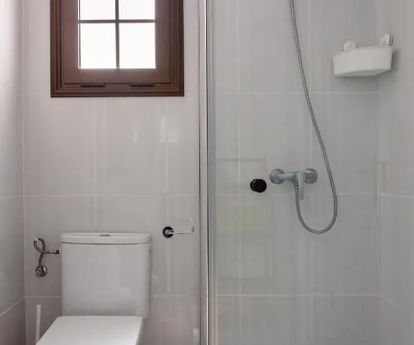 Pearl Of Nature: Serenity By The Sea Apartman Azano