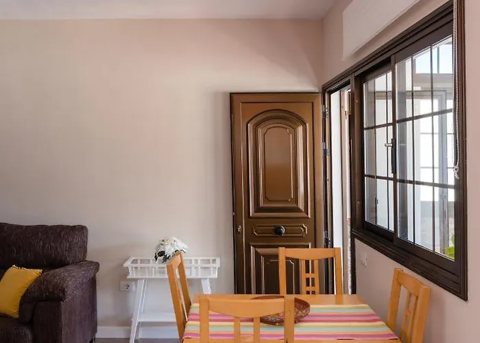 Pearl Of Nature: Serenity By The Sea Apartman Azano