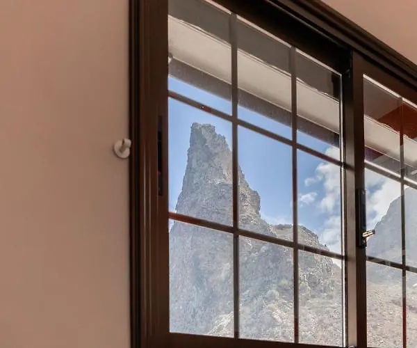 Pearl Of Nature: Serenity By The Sea Apartman Azano